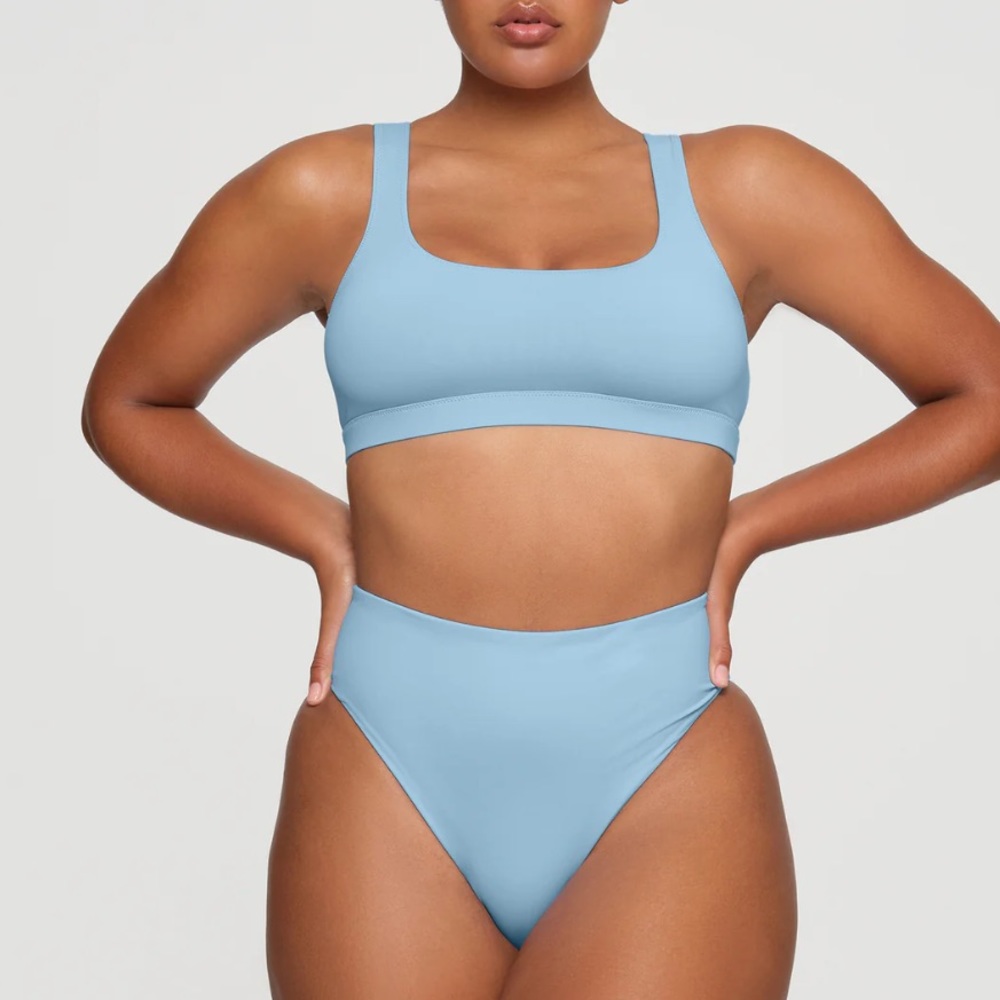 🦋SKIMS SWIM TANK BIKINI TOP IN IRIS BLUE S M L